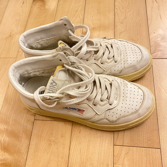 Autry - Picture 2 of 4